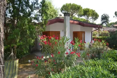 Image de Belle maison avec jardin et cheminée