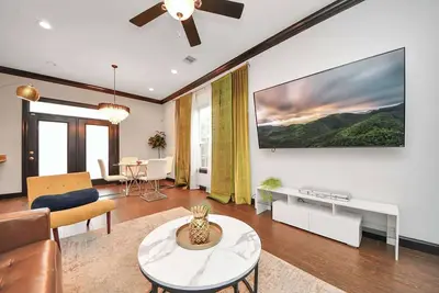 Image de Vibrant 3br Getaway with Hot Tub