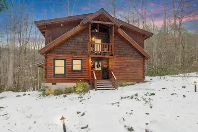Image de Hooks Haven | Secluded 3 Bedroom with Hot Tub, WiFi, Pool Access, Air Hockey