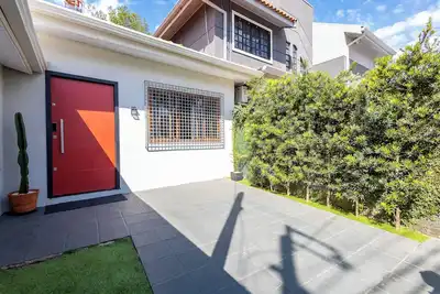 Image de Complete cozy house in a traditional neighborhood