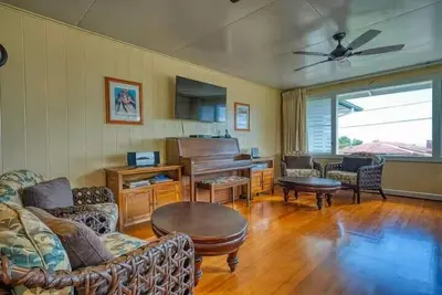 Image de Look! Spacious Home in the Heart of Hilo - Bonus Rec Room!