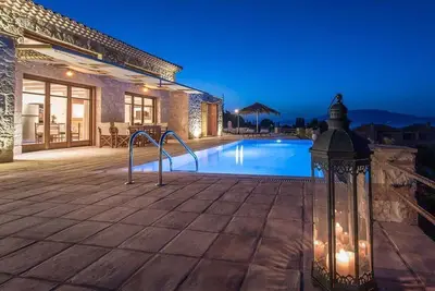 Villa Sonneto with Infinity Pool & Sea Views