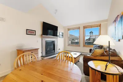 Image de Under new ownership! Mountain Retreat In the Heart of River Run Village!