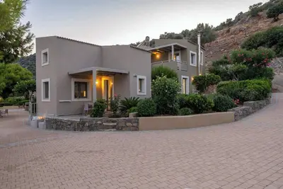 Image de Cozy Villa with Private Terrace & Sea View