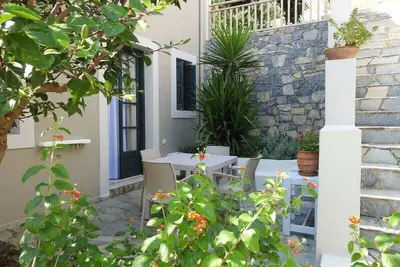 Image de Cozy Villa with Private Terraces & Garden View