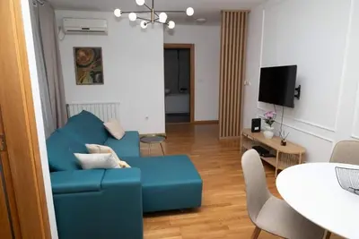Image de 2 bedroom, 1 living room Apartment downtown Novi Sad