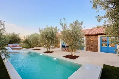 Image de Olive Tree House - Deux Chambres Villa, Couchages 4