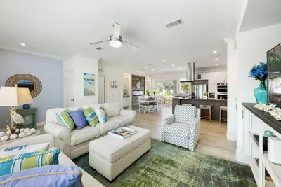 Image de Waterfront Lake House | Lake Access | King Bed