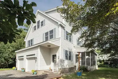 Walking Distance to Long Sands Beach!