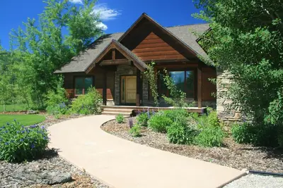 Image de Private and spacious 6 bedroom high end house in beautiful Victor, Sleeps 16!