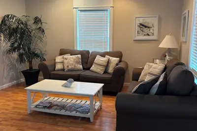 Image de New! Midtown Bliss- 2 bed house with WiFi, within 5 minutes of Downtown Paducah