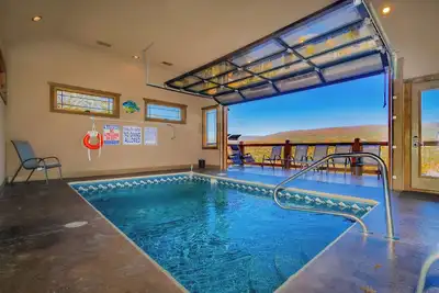 Image de New Cabin Heated Pool/Mountain Views/Hot Tub/Arcade/Theatre Room/Air Hockey