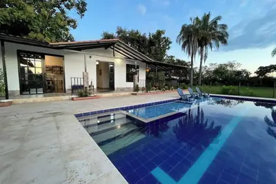 Image de Espectacular casa campestre hasta para 12+1 huespedes a solo 13 mins de Melgar.