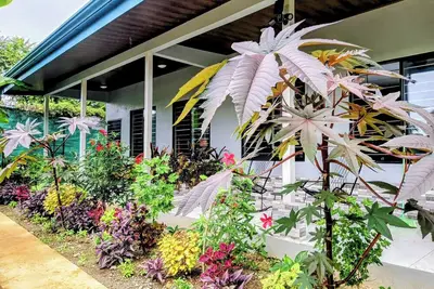 Image de House for 8 People w/ WiFi, Ac--5 Mins to Dominical Beach, 30 Mins to N. Park.