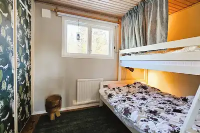 Image de Cozy cottage only 50m from ski tracks with 100 km of trails. Pets are allowed!