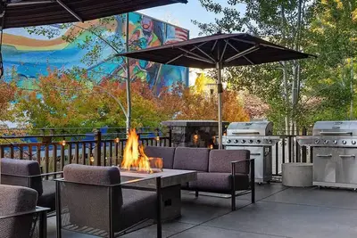 Image de 2br Presidential condo steps from Beaver Creek Gondola in peaceful Avon