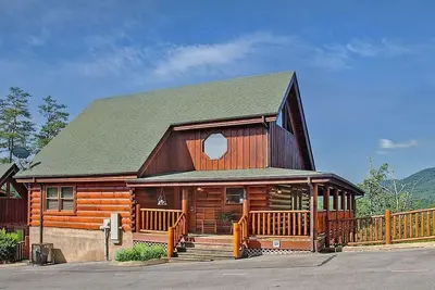 Image de Stunning Mountain Views! ! 2 br/2. 5 ba Cabin, plus Loft! Price Reduction!