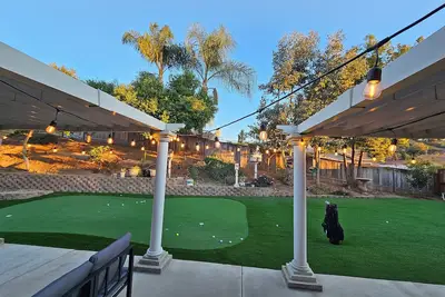 Image de Charming 4-bedroom house with hot tub, fireplace, and games in lovely Escondido