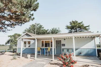 Image de Baywatch House a Retro Charming 3-bedroom in delightful Wichita