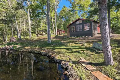 Image de Classic Stony Lake \"Island Life\" -- rustic cabins with fresh amenities