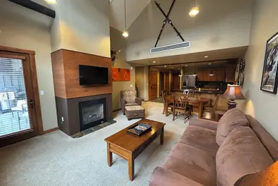 Image de Rustic Penthouse Condo with Large Community Spa Room.