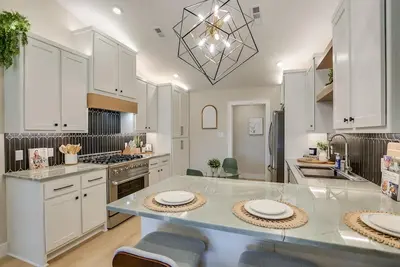 Image de Emerald Gem - In Downtown Georgetown