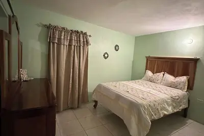 Image de Cozy 1-bedroom in Kingston with Ac, Hot Water, WiFi, Full Kitchen and Parking