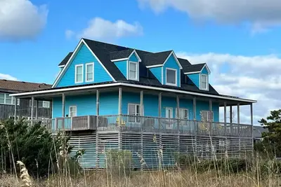 Image de Hot Tub / 5 Br / 4. 5 Bath / Steps to the beach