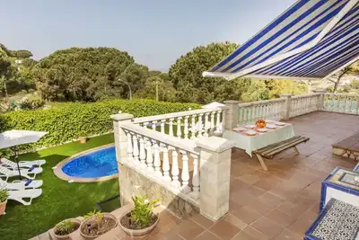 Image de Magnifique maison de vacances privée pour 10 personnes avec piscine privée, Wifi, Tv et patio