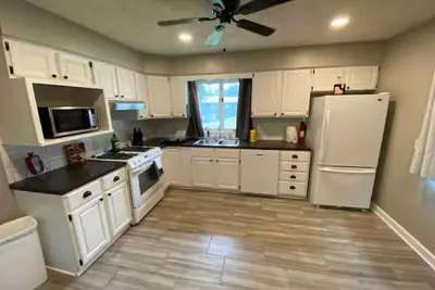 Image de Modern 4br 2ba house with 2 living rooms- 50” TVs - wifi Pay Monthly
