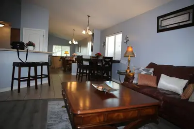 Image de Lady T’s Serenity Getaway near Tus airport. Spacious 4Be home in charming Tucson