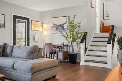 Image de Exquisite Londonderry Home minutes to 3 Ski Mountains