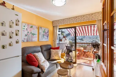 Image de Maison de vacances 'Flores with View' avec vue sur la mer, Wi-Fi et climatisation