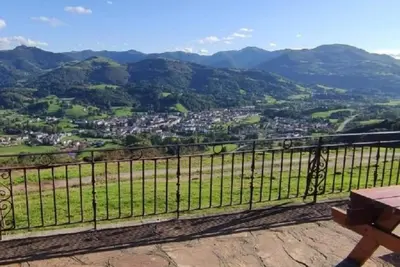 Image de Maison de campagne \"Autxikoborda I\" avec vue sur les montagnes, jardin privé et Wi-Fi