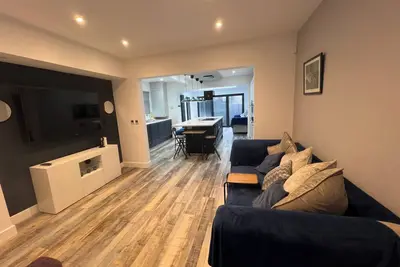 Image de Whole house -Sleeps4-Parking-Garden-BikingHiking