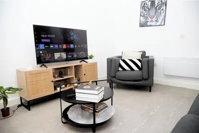 Image de Apartment-Sleeps4-StreetParking-Balcony-Duplex