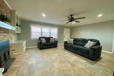 Image de Charming, newly remodeled 2-bedroom duplex near Carthage w/ Ac, fast WiFi