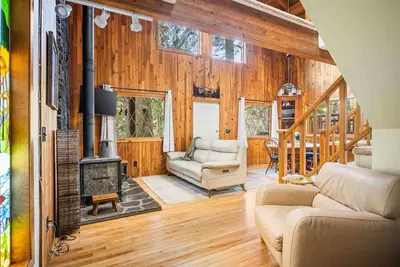 Image de Fantastic Cabin on the Banks of Crystal Creek, Huge Deck, Pet Friendly, 14 Miles to Government Camp