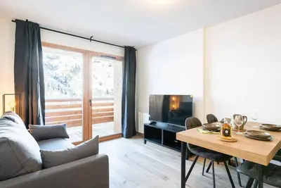 Image de Neuf T2 avec balcon, parking et casier à skis, idéal pour 4 personnes