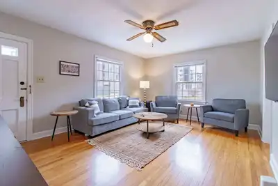 Image de Steps from Stadium | Heart of Iu | Victory View