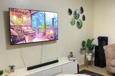Image de Cozy 2-bedroom apartment In Mirema ideal for Long -Stays (with King Bed)