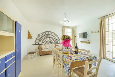 Image de 3 Br Mini Castle Tower in the Heart of Alliste