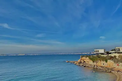 Image de Maison de vile au bord de mer, calme et lumineuse
