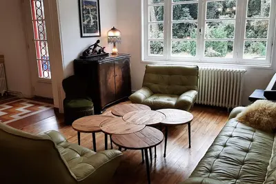 Image de Villa Solata 1950's avec jardin, terrasse et vue sur mer