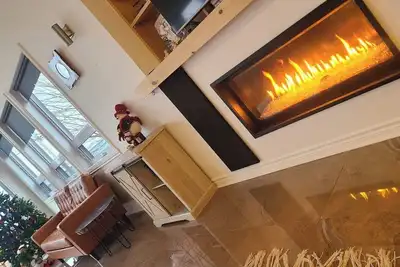 Image de Beautiful spacious river view house, direct access to regional park