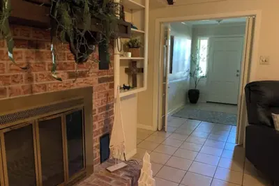 Image de Pool is waiting🐝 in this 4-bedroom house in serene Grapeland with WiFi, Ac! !