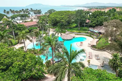 Image de Escape to Matapalo 104 – Luxury Poolside Condo in Diria Resort