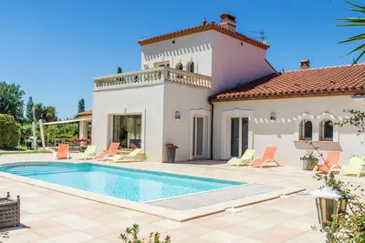 Image de Villa 400m2, 6 chambres, 10 min à pieds plage