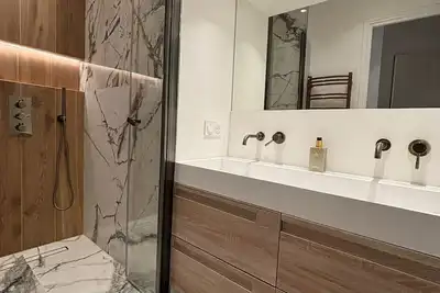 Image de Freshly renovated appartement! ! Eifel tower