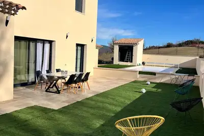 Image de Nouveaute! ! ! ! \nVilla Moderne de 4 chambres, piscine chauffée et vue panoramique
